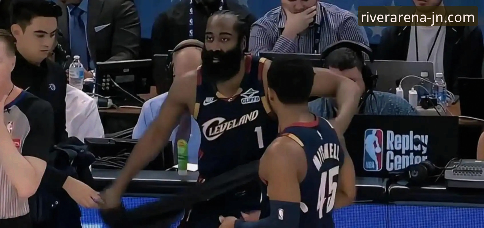 骑士主场险胜魔术，米切尔42分引领四连胜最新动态